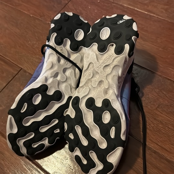 Nike gym shoes - Picture 3 of 3